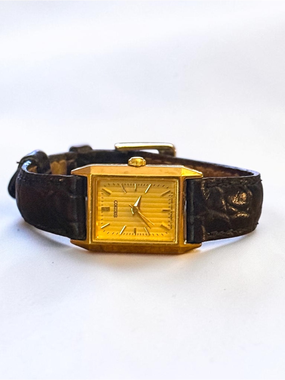 Vintage Seiko leather band analog watch
